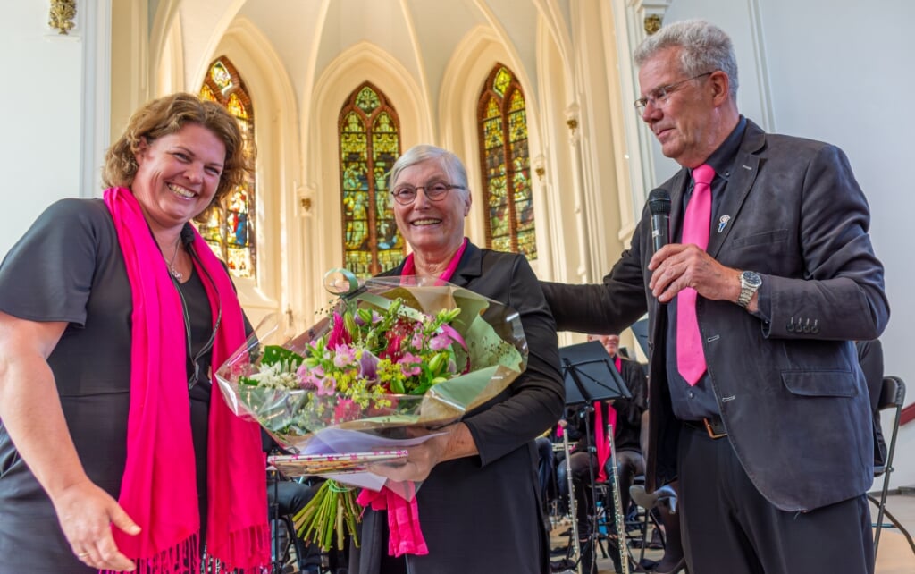 Marit Hogervorst, Nettie Rumping en voorzitter Bas van der Tang. | Foto: PR. 