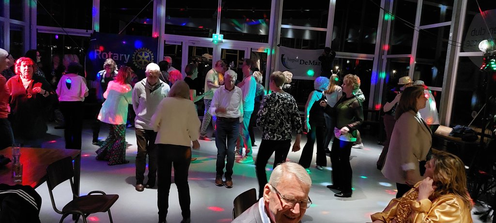 Gezellig dansen tijdens de Disco Rotary. | Foto: pr