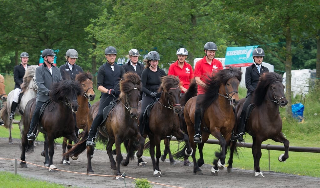 opening IJRN baan Exllo 24 mei 2014, met IJslandse ruiter