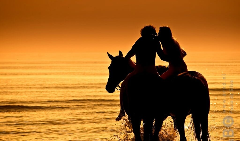 verliefd, kussen, strand, vriendje, relatie