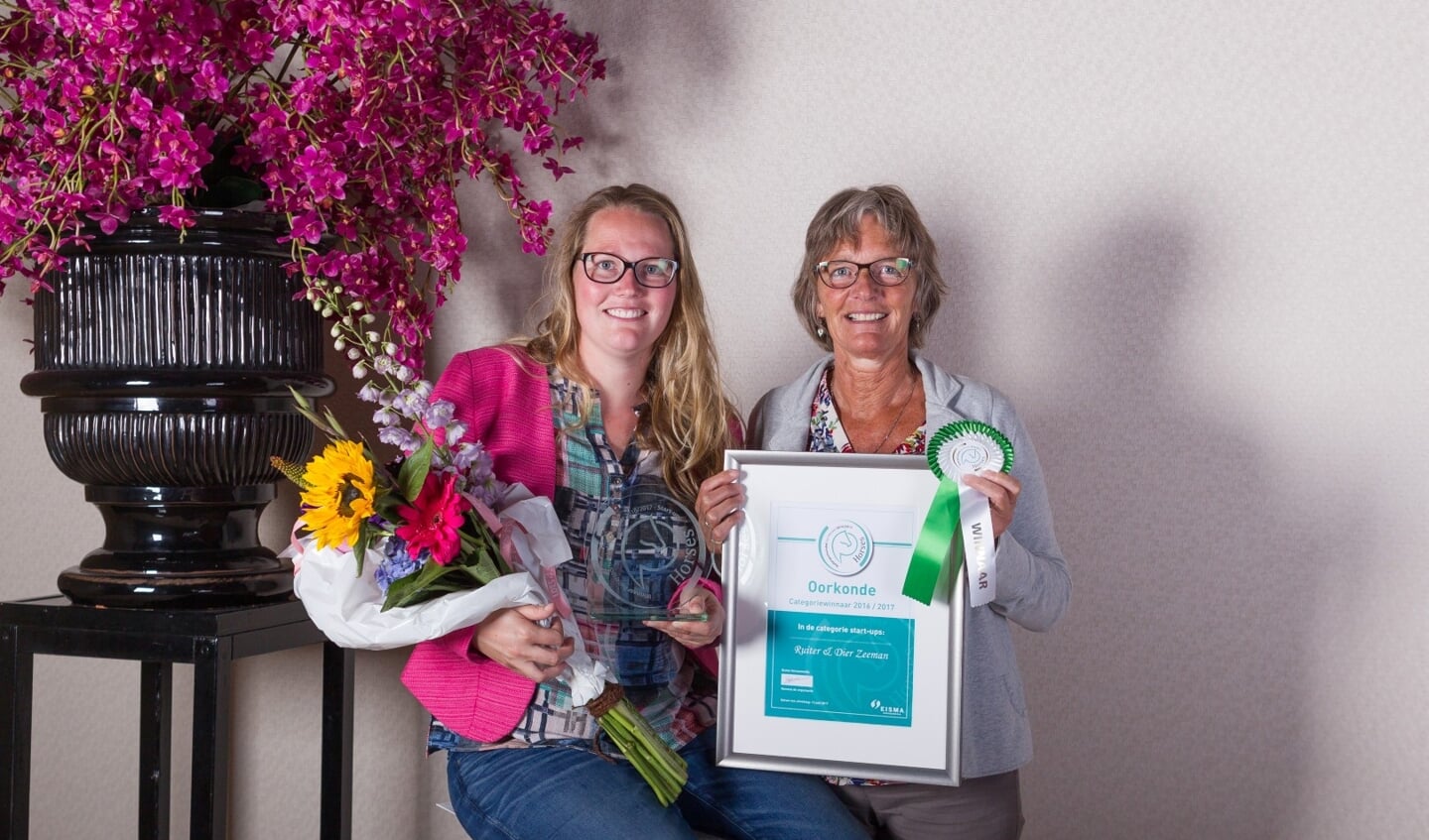 Start-up Nicole Ros van Ruiter & Dier Zeeman met haar moeder Guda Zeeman (Large)