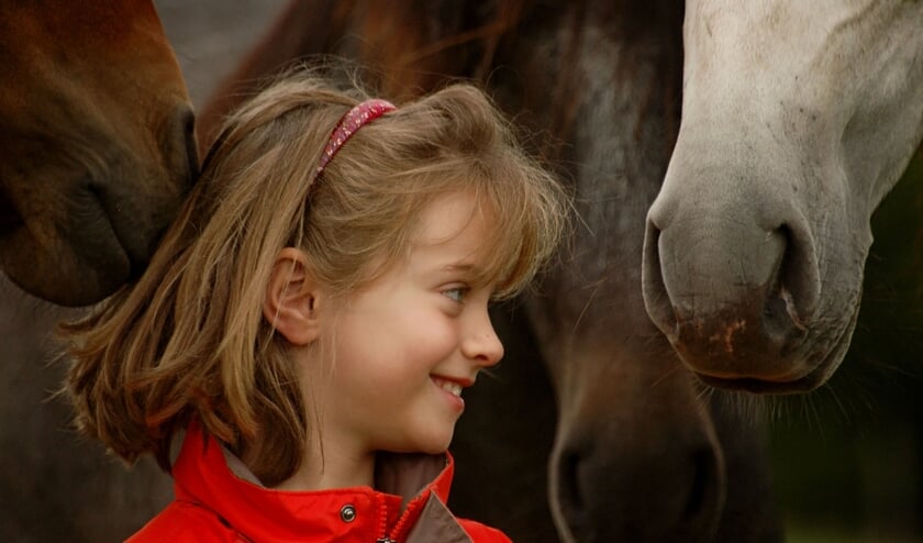 Voor kinderen kan coaching met paarden helend werken, of helpen bij de ontwikkeling van het kind.