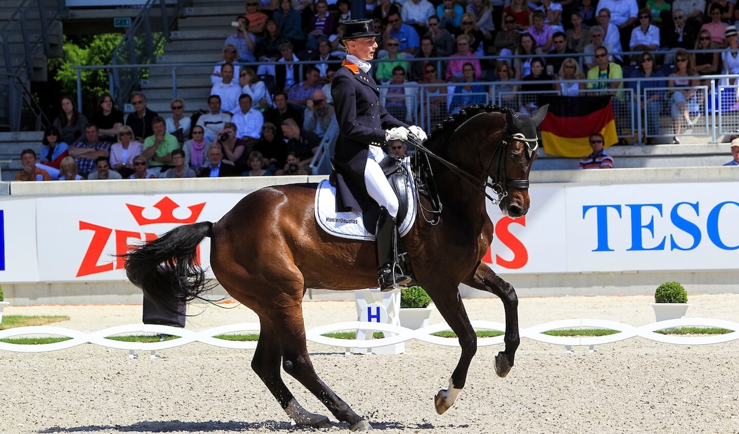 Imke Schellekens Bartels - Hunter Douglas Sunrise
CHIO Aachen 2010
© DigiShots