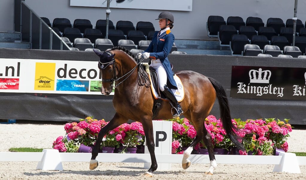 Rosalie Bos - Equestricons Bolita
Nederlands Kampioenschap Young Riders 2015
© DigiShots
