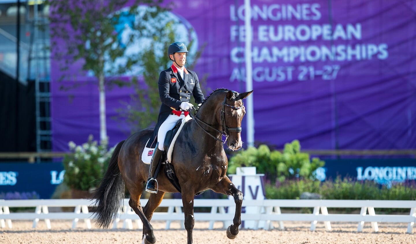 Sönke Rothenberger en Cosmo op het EK in Gotenburg (foto: DigiShots)Spencer Wilton - Super Nova II
FEI European Championships Gothenburg 2017
© DigiShotsTherese Nilshagen - Dante Welting OLD
FEI European Championships Gothenburg 2017
© DigiShotsEdward Gal - Glock's Voice
FEI European Championships Gothenburg 2017
© DigiShotsEdward Gal - Glock's Voice
FEI European Championships Gothenburg 2017
© DigiShots