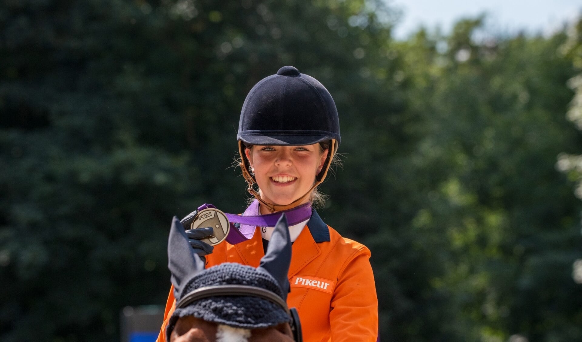 Sophie Weening met haar bronzen medaille.