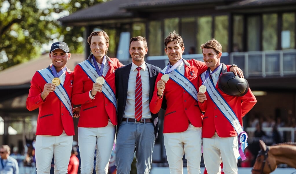 Team Switzerland
Left to right:
Bryan Balsinger, Martin Fuchs, Michel Sorg, Steve Guerdat, Elian Baumann