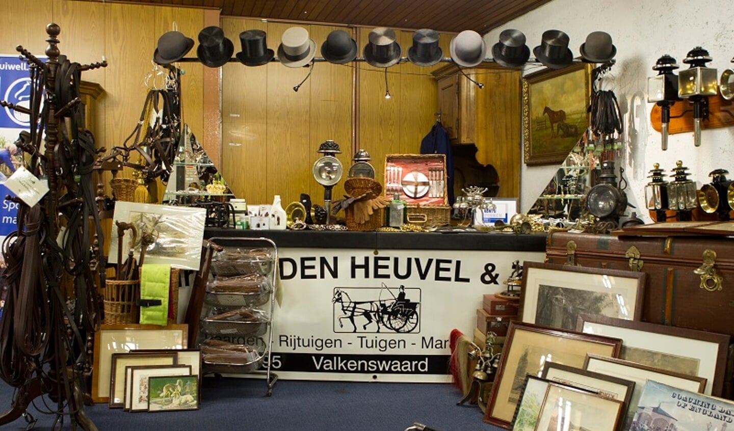 AT5R9429 museum Van den Heuvel