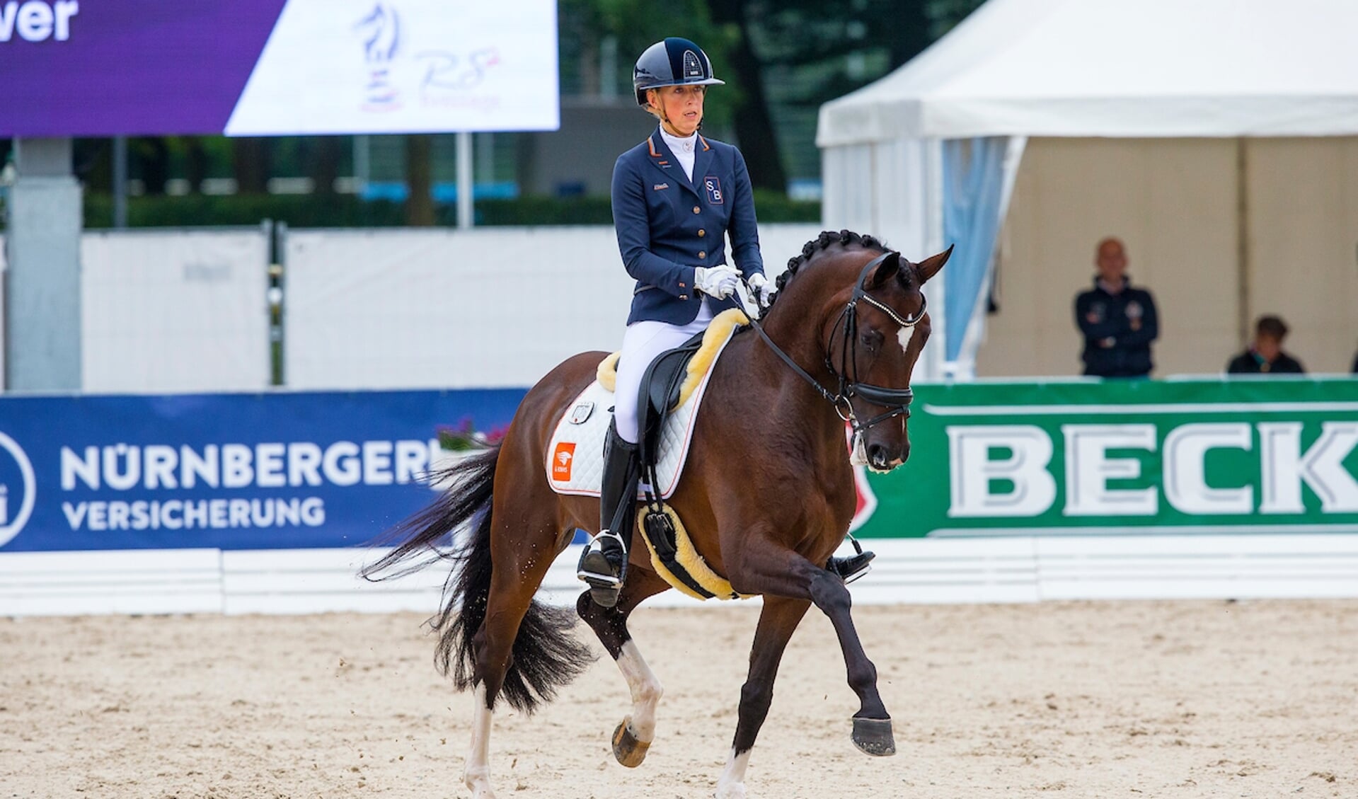 Kirsten Brouwer en Lightning Star, verleden jaar tijdens de 
FEI World Breeding Dressage Championships for Young Horses 2021, waar ze een bronzen medaille behaalde. 
© DigiShots