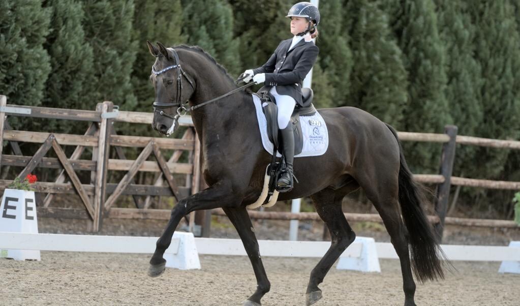 Britt Kikkert - Van der Linde hier met Dark Knight Texel