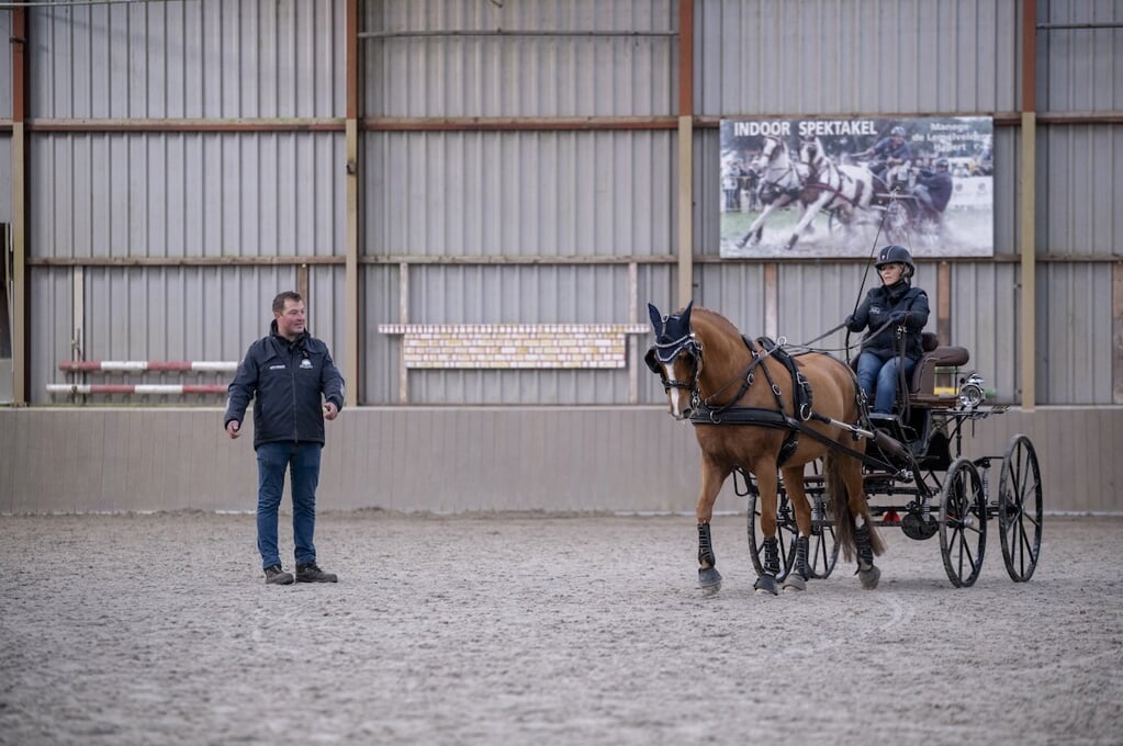 Stan van Eijk geeft les aan Geertje Giesberts