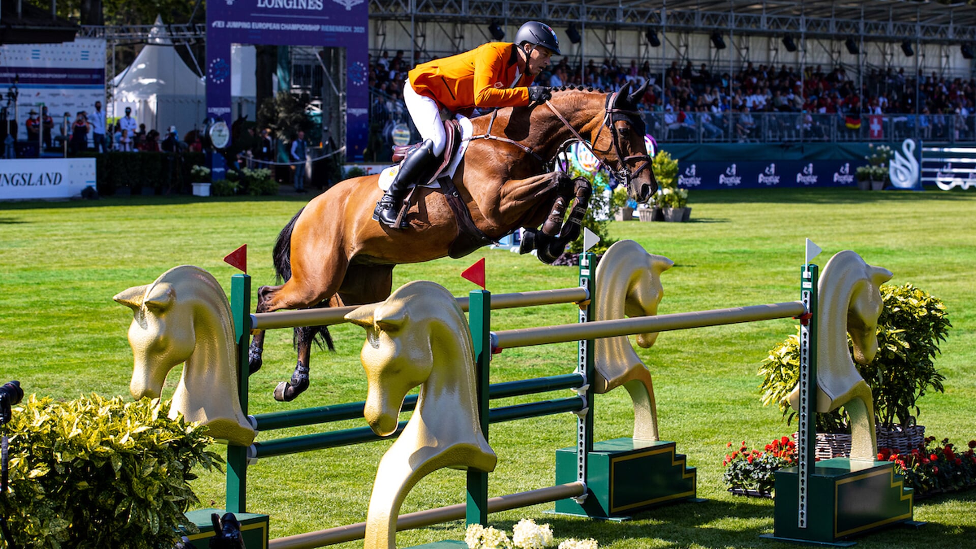 Marc Houtzager en Sterrehof s Calimero winnen de CSI3 1 50m in