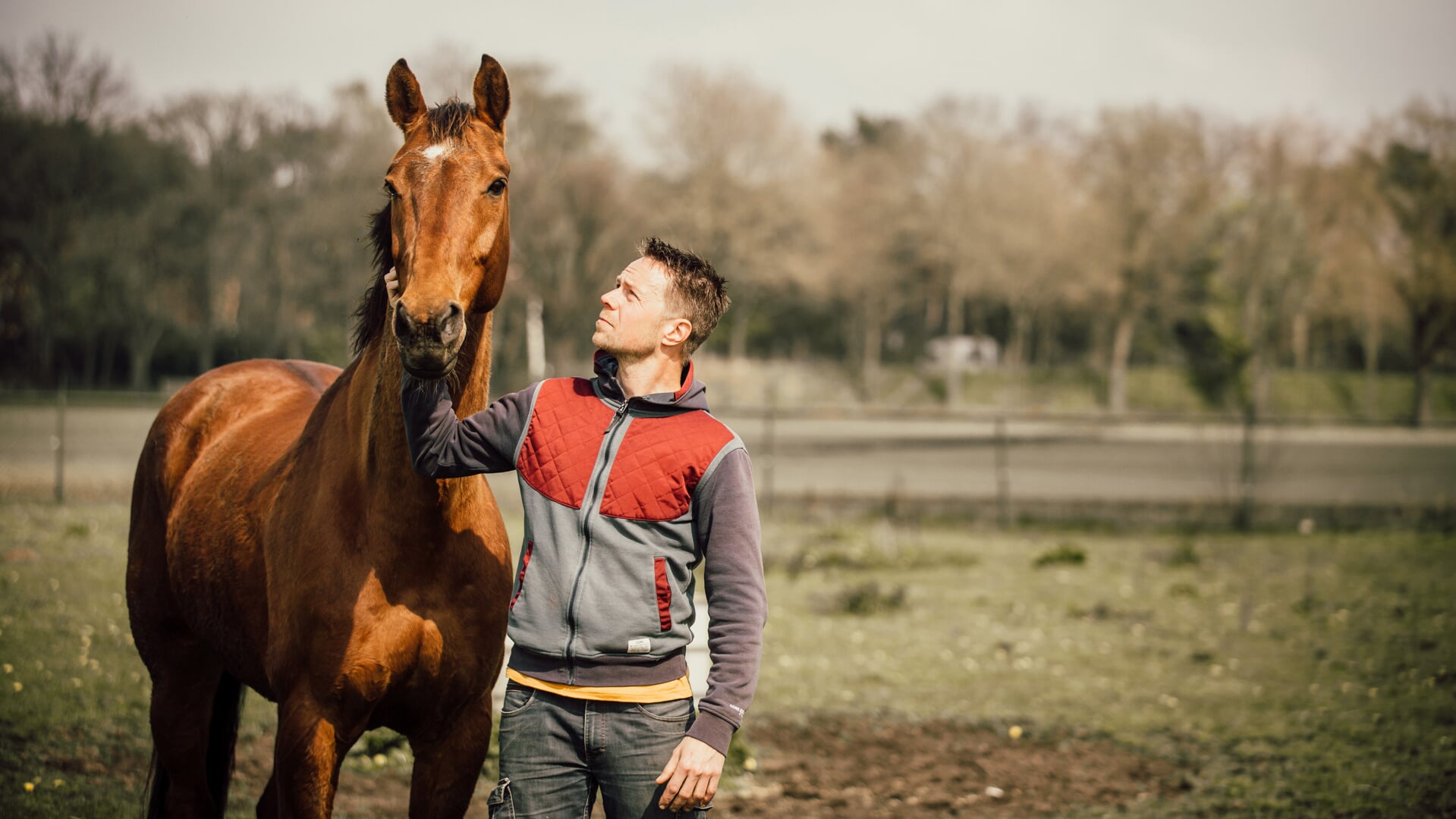 Maarten Wenting, de Grand Prix ruiter, die zijn paarden 24/7 in de wei laat, is een van de deelnemers aan het NewQuestrian Event.