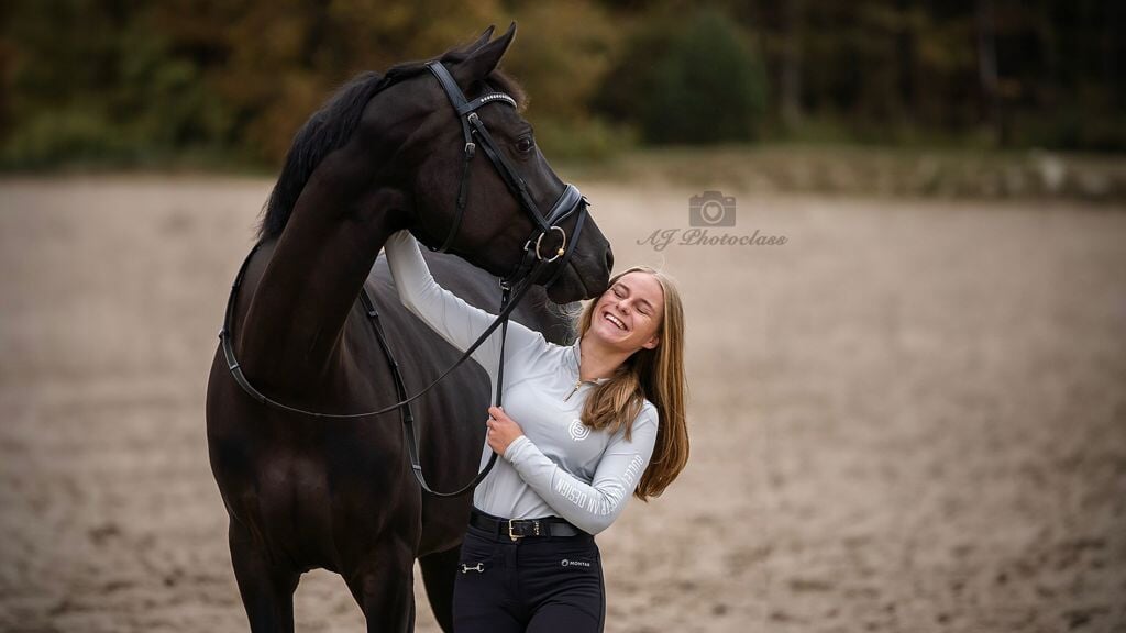 Samantha van der Heul & Pixie Love