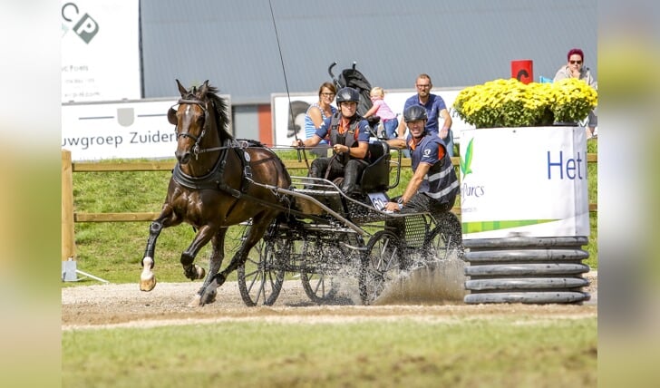 Saskia Siebers rijdt haar paarden het liefst met Frans gareel