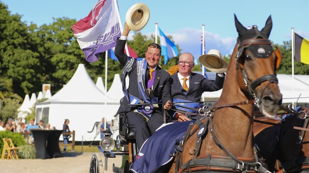Stan van Eijk tijdens de prijsuitreiking vandaag