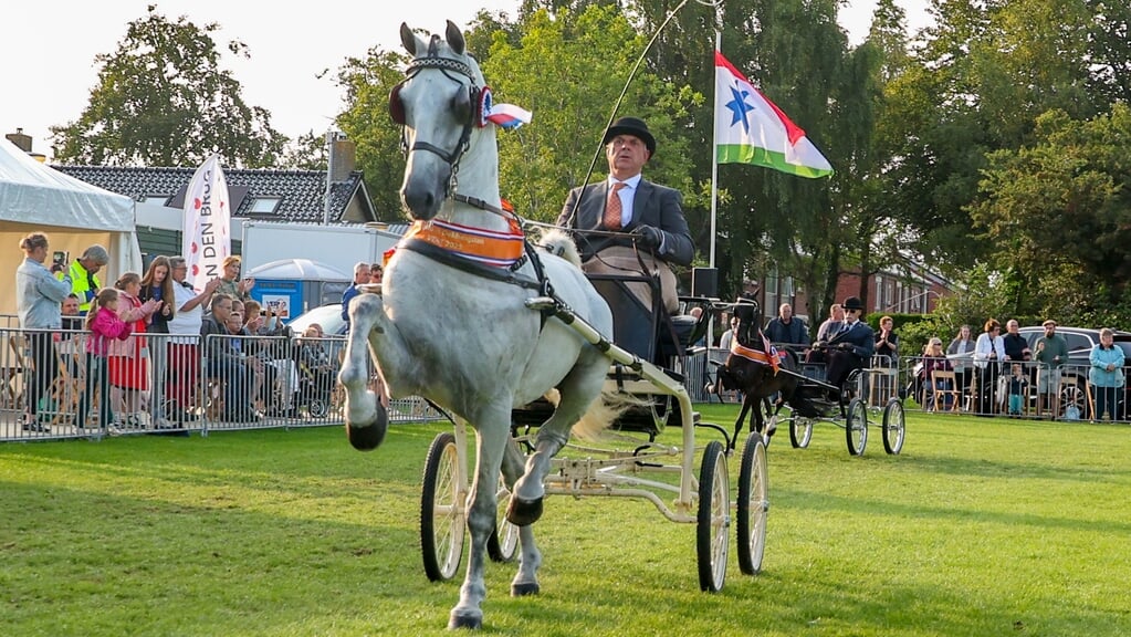 Magnifiek prolongeerde de dekhengstentitel.