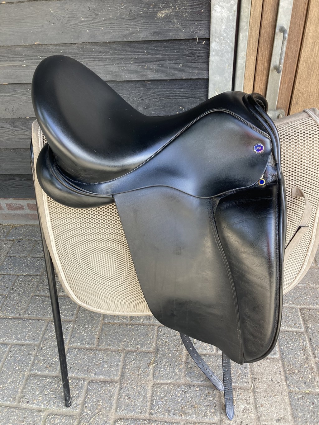 uit Behandeling Scheiden Arno Brand 17,5 inch Narrow medium dressuurzadel | Het onafhankelijke  paarden(sport)medium