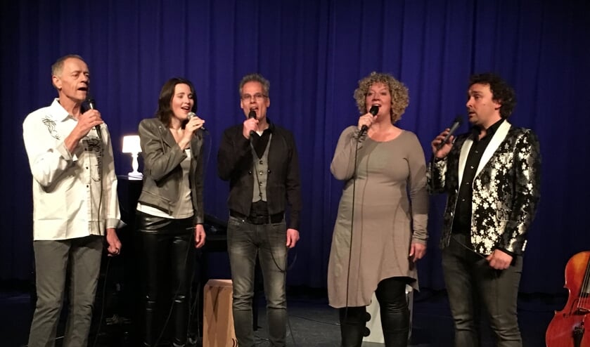 foto NEXT LEVEL vocals (v.l.n.r.: Carel van Leeuwen, Christel van Bockxmeer, Erwin de Ruijter, Alinda Talsma en Dennis Dronkers).