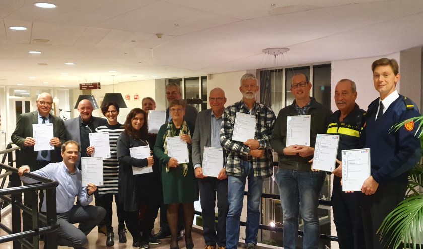 Wethouder Tea Both-Verhoeven (in het midden) met de ondertekenaars van het convenant