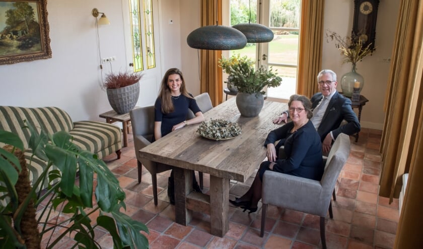 v.l.n.r. op de foto het team van Livastgo: Noa Vroegindeweij, Dineke en Ton van der Linden