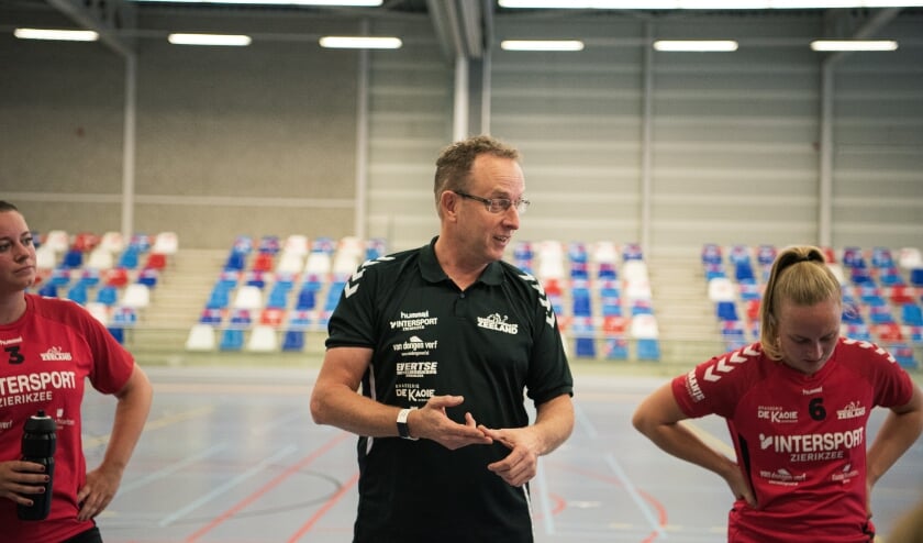 Rick geeft uitleg tijdens de training