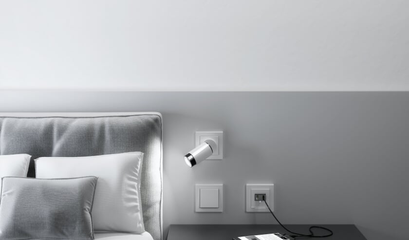 Telefoon en tablet snel opladen met de Gira USB-voeding