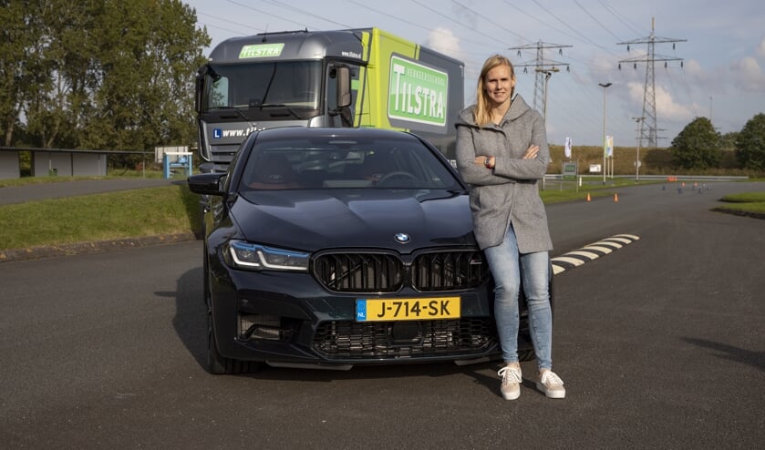 <p>Beitske Visser met haar BMW M5 Competition tijdens de Autotestdag 2020</p>