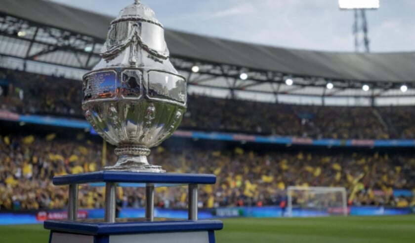De TOTO KNVB Beker waar elk jaar om wordt gestreden.