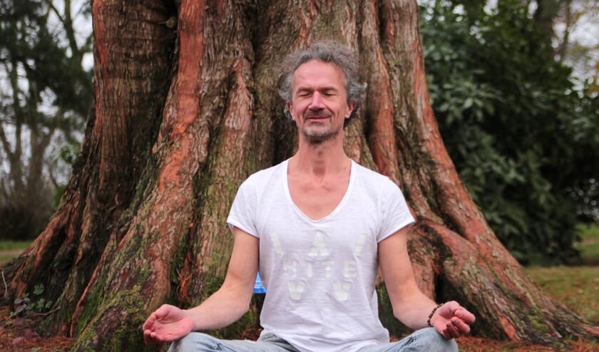 "Yoga is geen wedstrijdje lenig doen", aldus Wieger van Brug