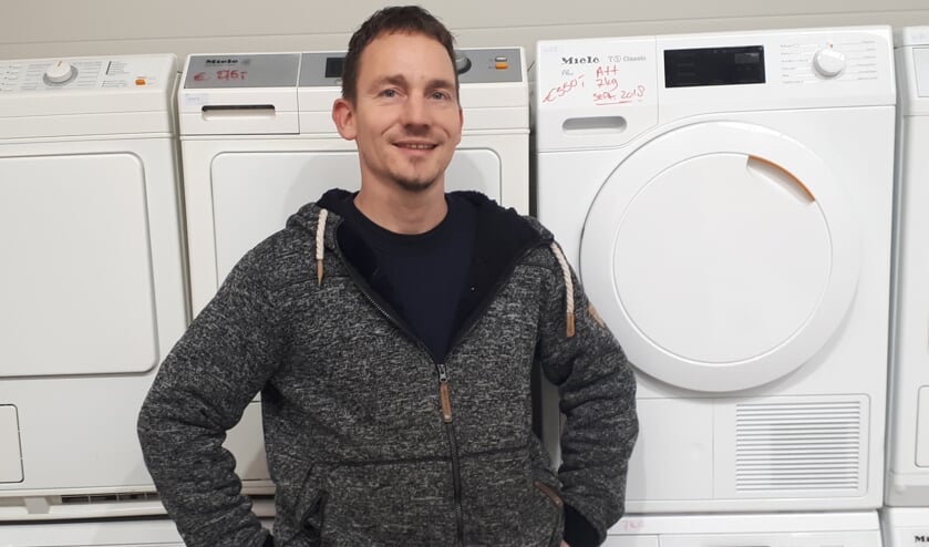 Ronny Toxopeus in zijn zaak Witgoed Elektra Sneek