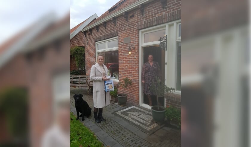 Wethouder Paula Schot reikte het eerste bloemetje uit