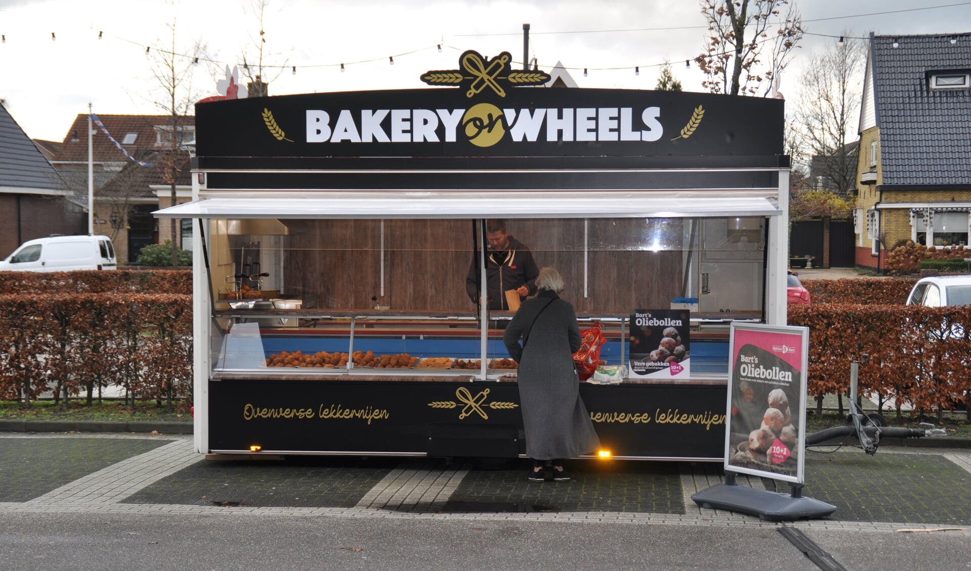 Bakker Bart maakt van oliebollen bakken een kunst 