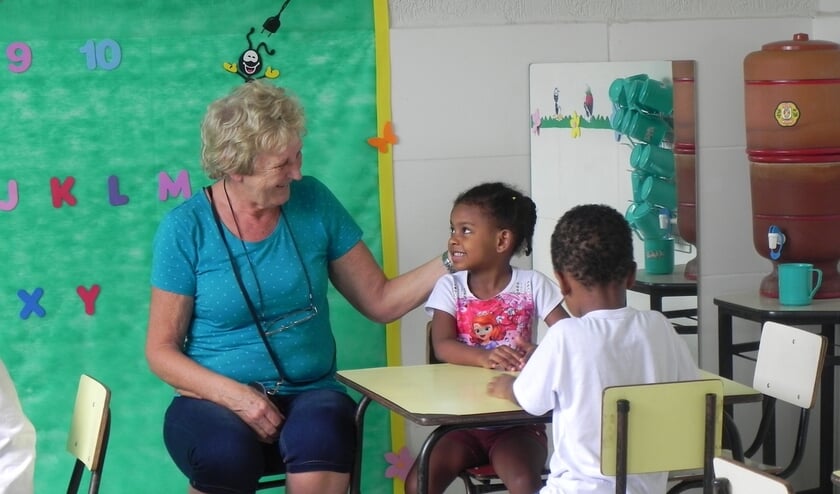 Jopie Kouwenberg tijdens een van haar reizen naar Brazilië.