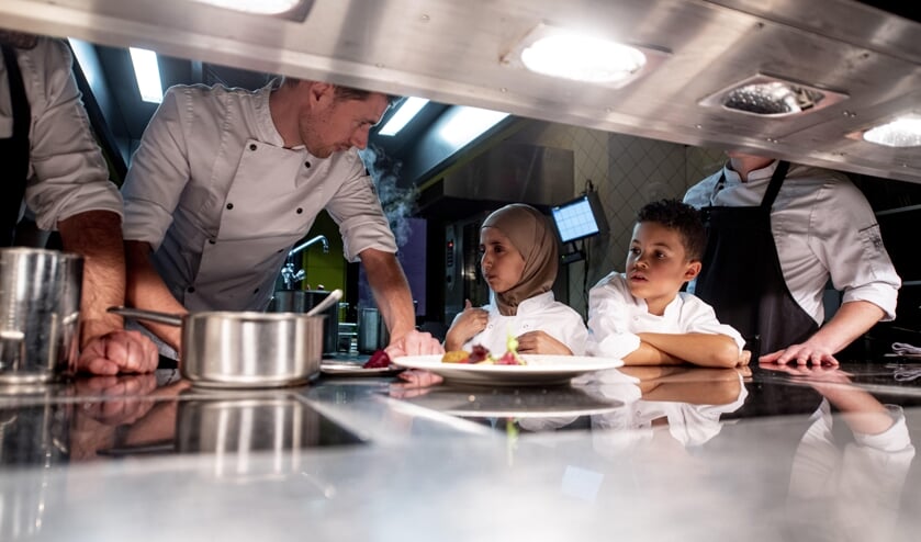 Post Plaza Leeuwarden 16 oktober : 17:00-17.30 uur opening Kindermenu 2.0 door kinderburgemeester Sienna van Borkulo en wethouder Hilde Tjeerdema
o startmoment, wethouder en kinder bgm toespraakjes
o idem beiden bekijken/helpen met opscheppen en uitdelen borden aan gasten (ouders en kinderen basisschool Eestroom en gewone gasten
