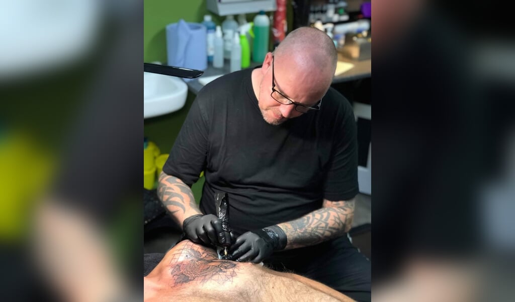 Niels is als tatoeëerder ook hard getroffen door de corona-crisis