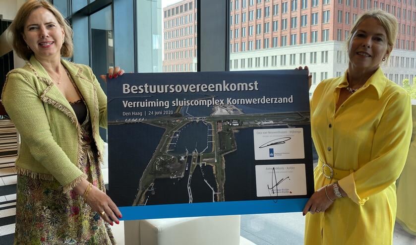 Minister Cora van Nieuwenhuizen en gedeputeerde Avine Fokkens-Kelder.