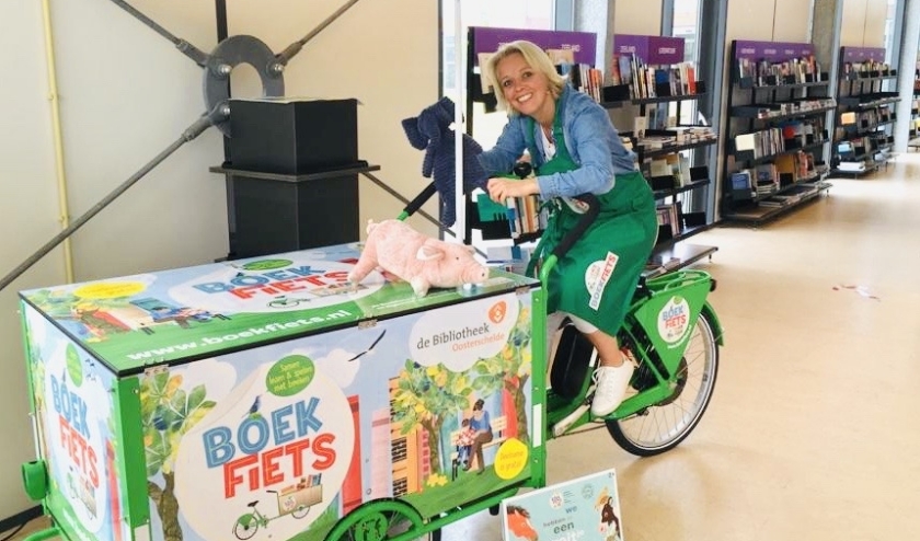 Gerdien Verboom-Janse op de Boekfiets