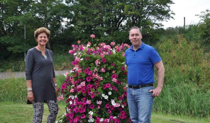 Debby Hanse van de ondernemersvereniging en Hanno Canters van de stadsraad.