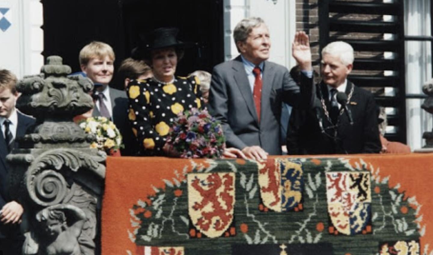 Van Haersma Buma (rechts) bij het bezoek van de koninklijke familie aan Sneek, in 1993.