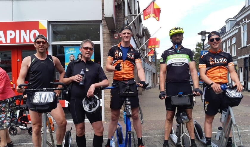 Deze vijf steppers voltooiden - samen met de vier steppers voor het Foppe Fonds - de onofficiele Stepelfstedentocht 2020 op eigen gelegenheid. V.l.n.r: Erik Bakker, Alfred de Vreeze, Mente de Boer, Rodger Hulsebos en Jan Gerbrandij.