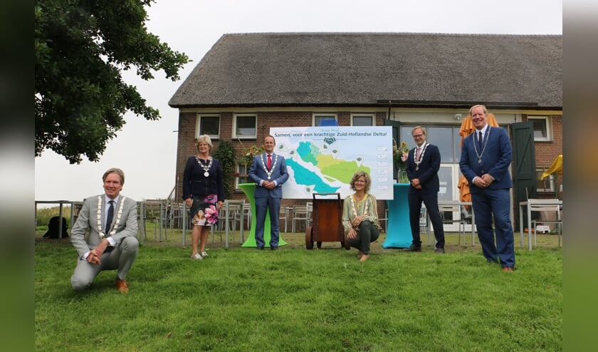 De zes burgemeesters ondertekenden de Regio Deal