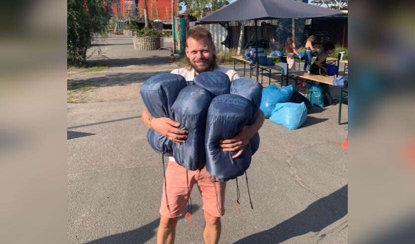 Age en enkele van de slaapzakken voor Lesbos.
