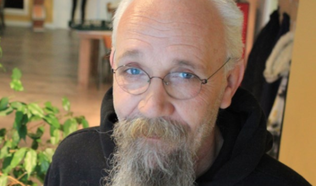 Social Club Friesland-oprichter Rinus Beintema van Stichting Suver Nuver.