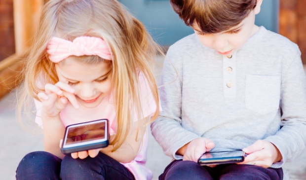 <p>De app TikTok wordt steeds populairder, ook onder jonge kinderen</p>