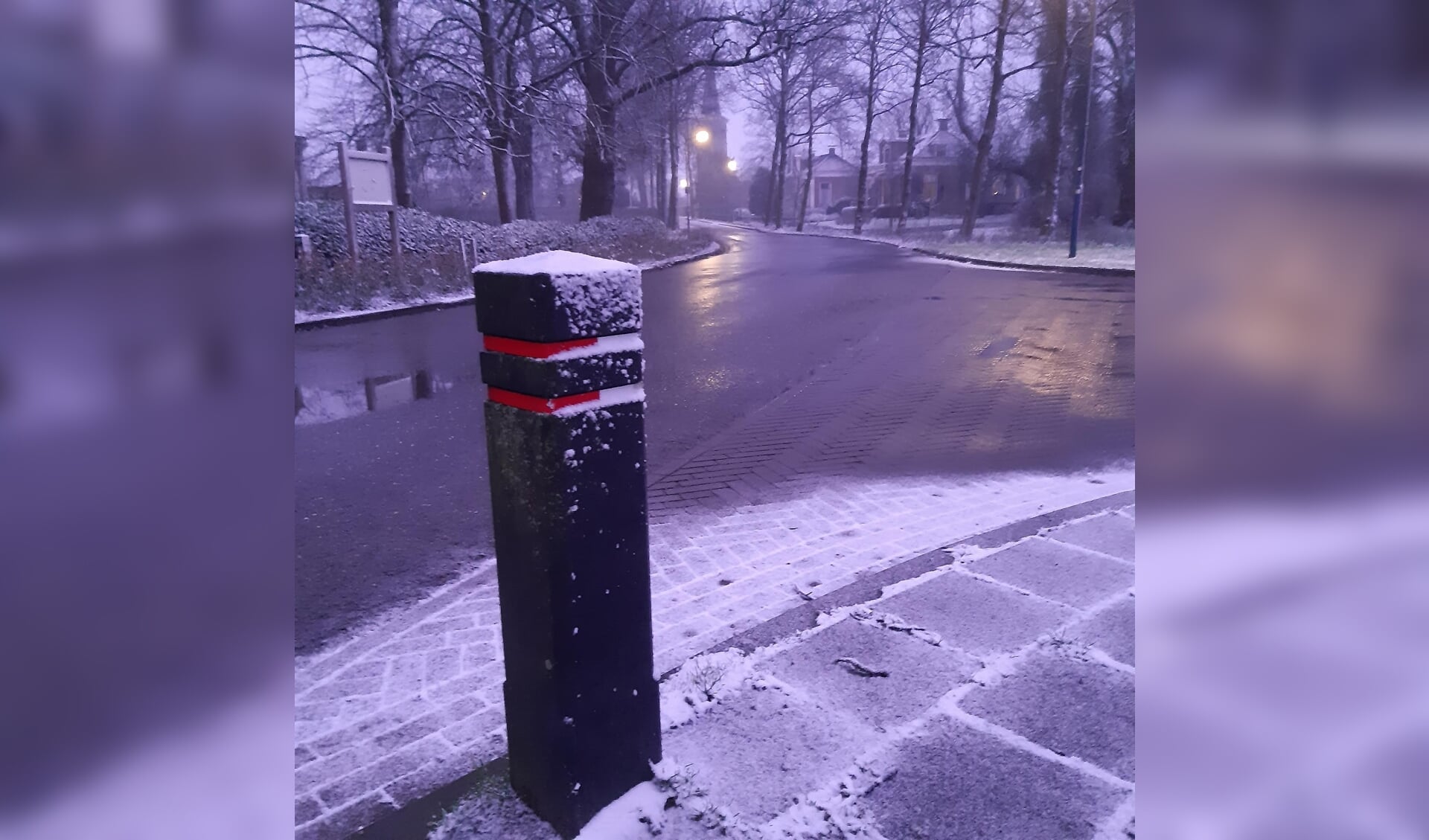 Winters wit Friesland, gefotografeerd in Mantgum, op zaterdag 16 januari 2021 aan het eind van de middag.