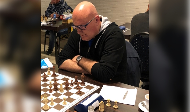<p>Mark in actie tijdens een schaakwedstrijd</p>