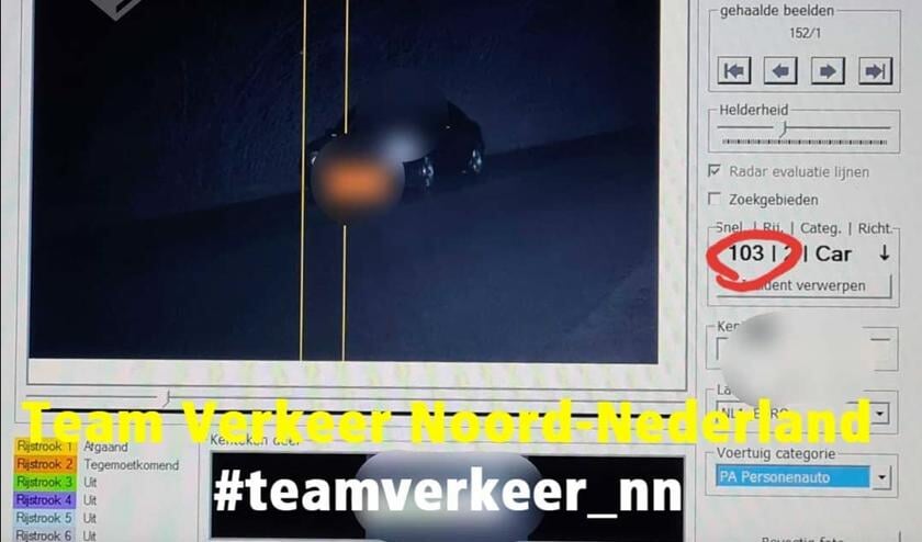 <p>De flitser noteert 103 kilometer per uur. Het wordt gecorrigeerd naar 99 kilometer per uur.</p>
