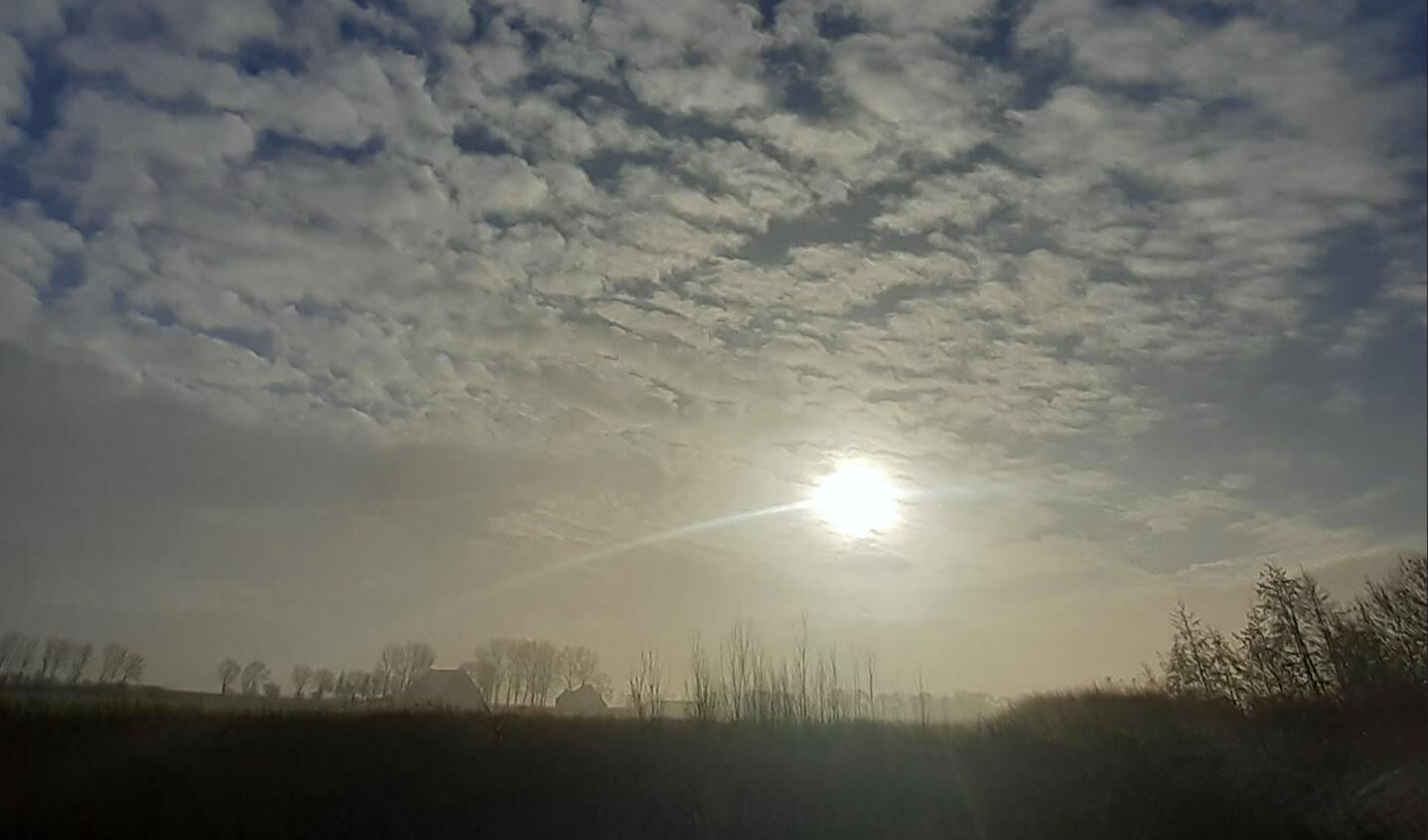 We hebben gelukkig de prachtige Friese wolkenluchten nog, het is weer een heerlijke zonnige zondag.