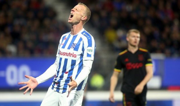 Henk Veerman baalt na de nederlaag tegen Ajax.